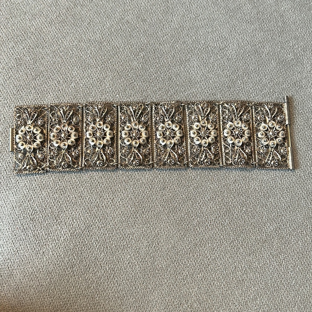 SPECIAL ANTIQUE LACE BRACELET IN PERFECT CONDITION